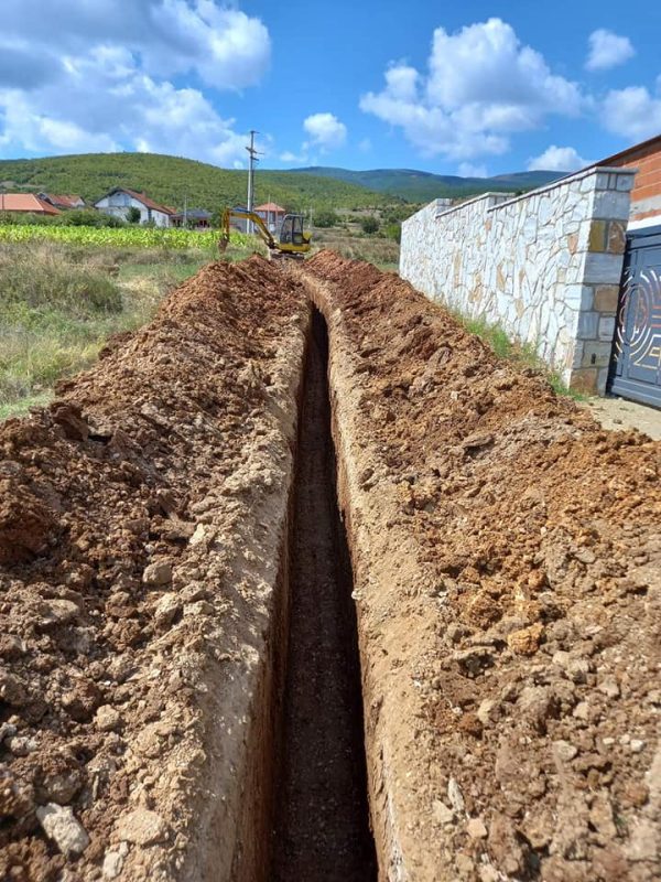 Në f.Vishtic po kryhen punët e kanalizimit fekal te lagja e UÇK-së, lagje shumë e rëndësishme për banorët e fshatit