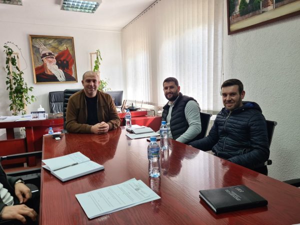 Përfaqësuesit e Forumit Rinor Islam vizitojnë Kryetarin e Komunës së Likovës
