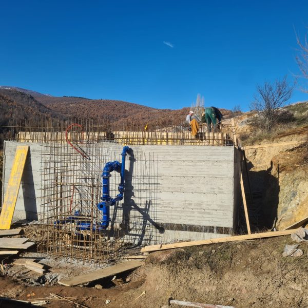 Vazhdojnë punët e ndërtimit të rezervuarit të ujit në f.Orizare